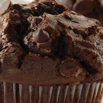 Chokolade muffins med masser af chokoladeknapper