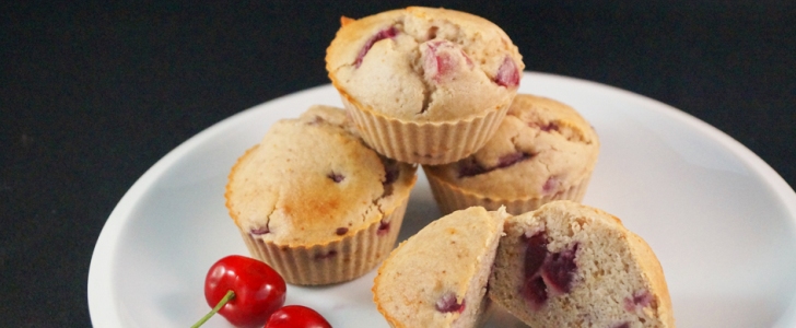 Post image for Chokolade muffins med kirsebær